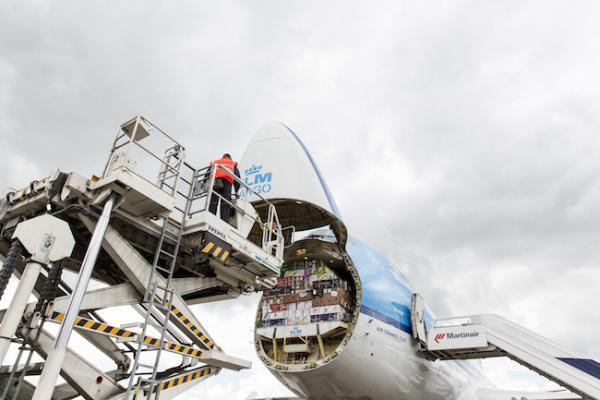 Cargo handling of fresh flowers