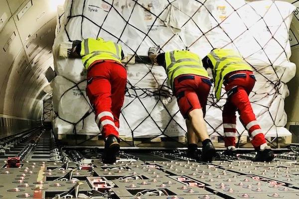 Handling cargo - onloading