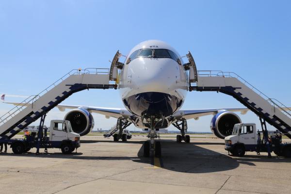 British Airways: Airbus A350-1000, club suite, cabins