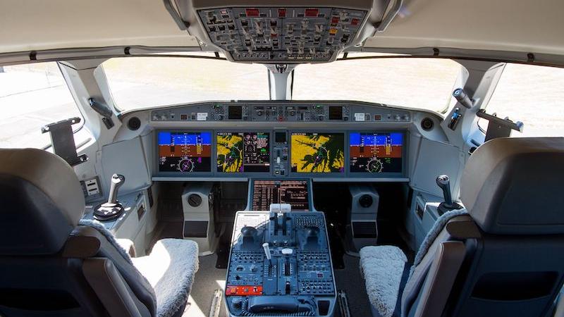 Airbus A220 cockpit