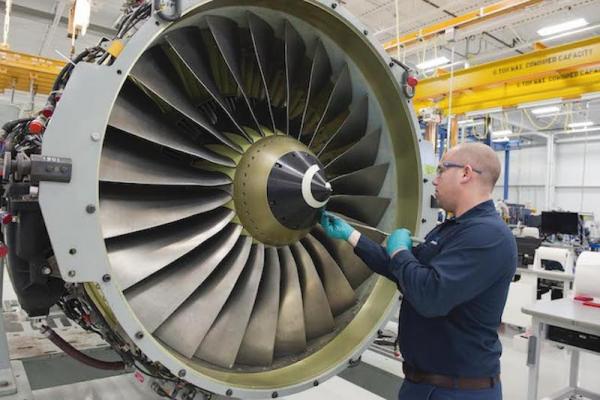 Aircraft engineers, aircraft maintenance, MRO