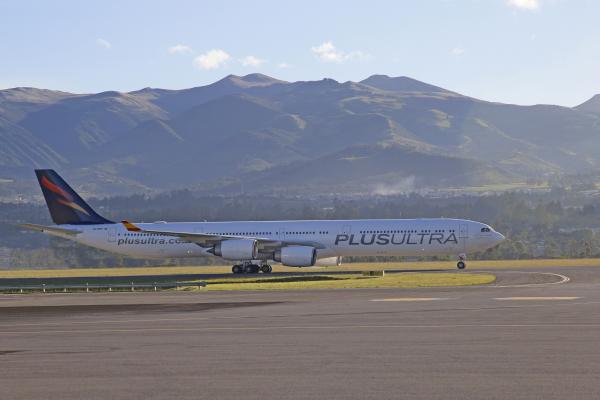 Avión Plus Ultra Jettainer