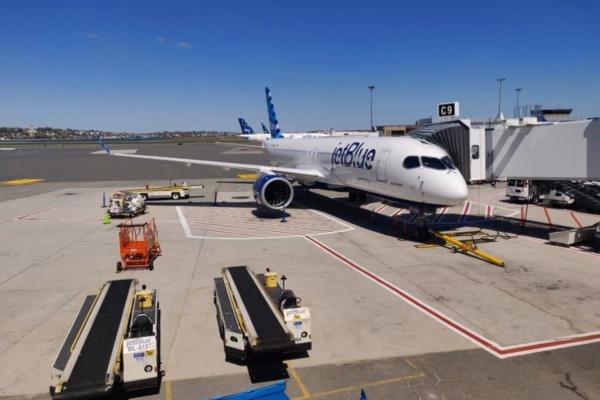 JetBlue A220